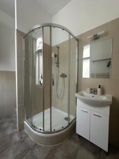 Chic Retreat on Skorepka Street - Prague - 9