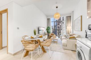Elegant 1-Bedroom Home in Dubai - 1