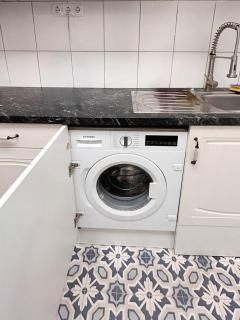 Very Accessible, Cozy and Old Abode but Gold in the heart of the City - 8