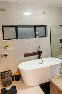 Opulence Luxurious Apartments - 8