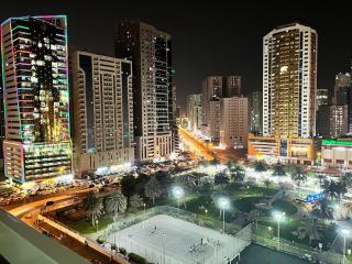 SPACIOUS 2BHK VACATION HOME IN DUBAI SHARJAH BORDER By MAUON COM - Sharjah - 4