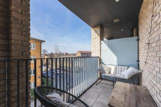 Stylish Hackney Wick Apartment with Terrace - London - 1
