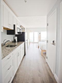 Hampton Tides-Ocean View-Top Floor With Balcony - Hampton - 9