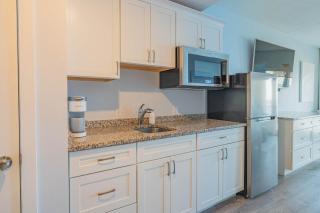 Hampton Tides-Ocean View-Top Floor With Balcony - Hampton - 3