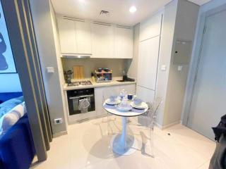 Modern 1BR w Balcony & Canal Views Near Downtown by Vibel - 5