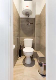 Circle Mirror Center Inn - 2