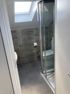 Modern and Spacious Apt6 - sleeps 6 - free parking - Galway - 8