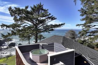 Pirate Cove Retreat (Main Home & Cottage) - Gold Beach - 2