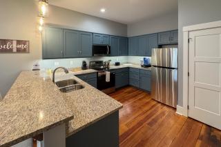 Eagle Claw Den - Waynesville - 3