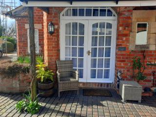 Double Ensuite with Bath, Sofa, Desk, Wardrobe - 2