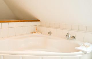 MILPAU Bottrop1 - Stilvolles Premium-Apartment, Queensize-Bett, Netflix und Smart-TV - Bottrop - 4