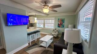 Parrot Cottage - Fort Myers Beach - 4