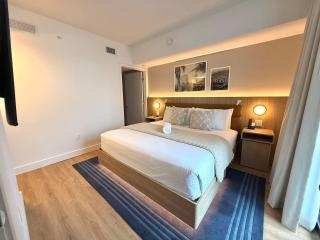 2 bedroom Stylish Condo Downtown Pool Gym spa - 6