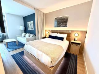 2 bedroom Stylish Condo Downtown Pool Gym spa - 4