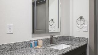 Landing at The Henry Luxury Apartments - 2 Bedrooms in Sanford - Sanford - 6