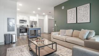 Landing at The Henry Luxury Apartments - 2 Bedrooms in Sanford - Sanford - 1