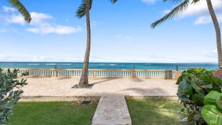 Beachfront Getaway at Ocean View Castle Condo - Aguada - 5