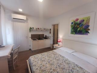 Stanza in villa con angolo cottura - 8