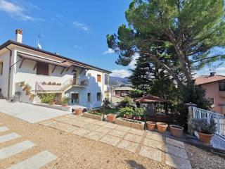 Stanza in villa con angolo cottura - 2