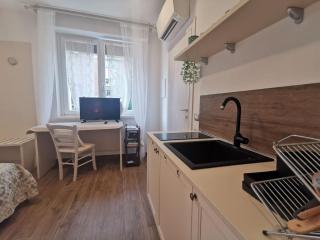 Stanza in villa con angolo cottura - 0