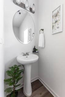 Fresh & Comfy Near Uptown with HotTub & Private Yard - Charlotte - 9