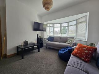 Family Friendly 3BR Near Peak District Sleeps 9 - Huddersfield - 9