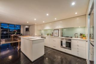 Luxury warehouse apartment close to CBD - 6