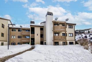 Fully Remodeled Condo Close to Lifts and Bus Stops - 0