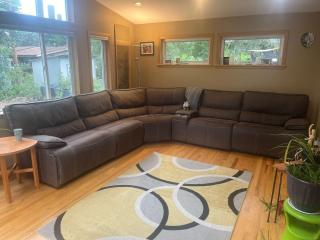 Best Location Fun 2 Living Rooms and Game Room - 7