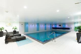 Bright 2BR in Canary with balcony Wharf, 5 min tube - London - 4