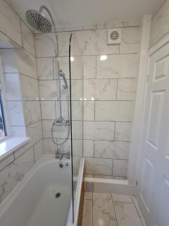 SleepyStays 3 Bedroom Modern & Central Location - Merthyr Tydfil - 2