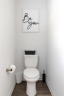 Fresh & Comfy Near Uptown with HotTub & Private Yard - Charlotte - 4
