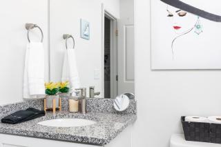 Fresh & Comfy Near Uptown with HotTub & Private Yard - Charlotte - 6