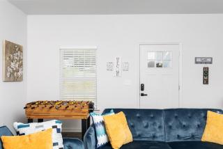 Fresh & Comfy Near Uptown with HotTub & Private Yard - Charlotte - 5