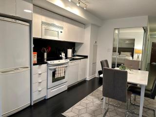 Spacious & Central 1 bdrm 2 real beds - 1