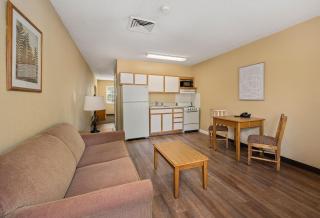 Affordable Suites Wilson - 9