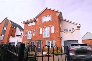 Modern 5 Bed 2 Bath Home with Parking - High Wycombe - 9