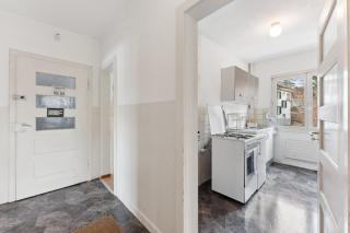 Basic 2BR Apartment with Full Kitchen - Zurigo - 8