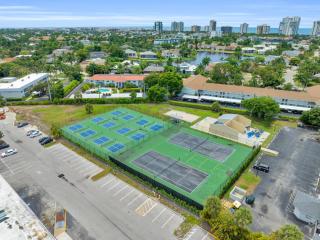 Park Shore Resort by Mike Z Rentals - Naples - 2