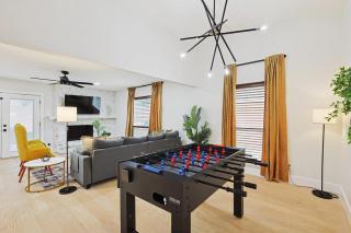 Modern Luxury x Backyard Pool Retreat 4-BD 2-BA - Plano - 1