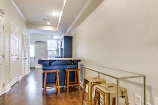 Centrally Located DC Row House Near Restaurants! - Washington - 5