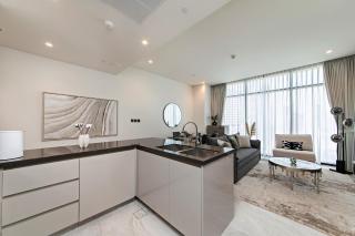 High-Rise 1BDR Apartment in Business Bay - 4