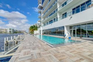ONE OF A KIND 3 BEDROOM APARTMENT with WRAPAROUND BALCONY - 25 min to FIFA! - 2
