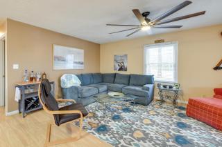 Deck and Lake Gaston Access Dog-Friendly Getaway - Bracey - 4