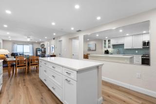 212 - 2 BR Corner Oceanfront - 1