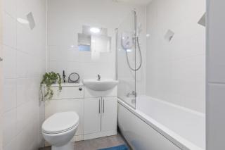 Cosy Family Let - Sleeps 4 - Birmingham - 1
