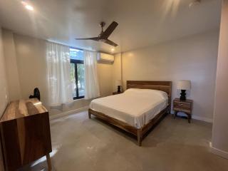 Mayatai Beach Villa - Elegant 2BR Beachfront with Stunning Ocean Views - Placencia - 3