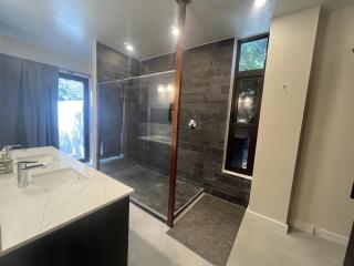 Mayatai Beach Villa - Elegant 2BR Beachfront with Stunning Ocean Views - Placencia - 2