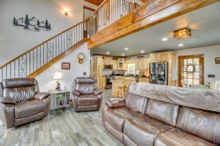 Community Perks Mtn-View Ellijay Cabin with Hot Tub - Ellijay - 6