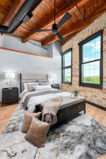 Exquisite One of a Kind 3BDR Penthouse Condo in Downtown TC 2783 - Traverse City - 1